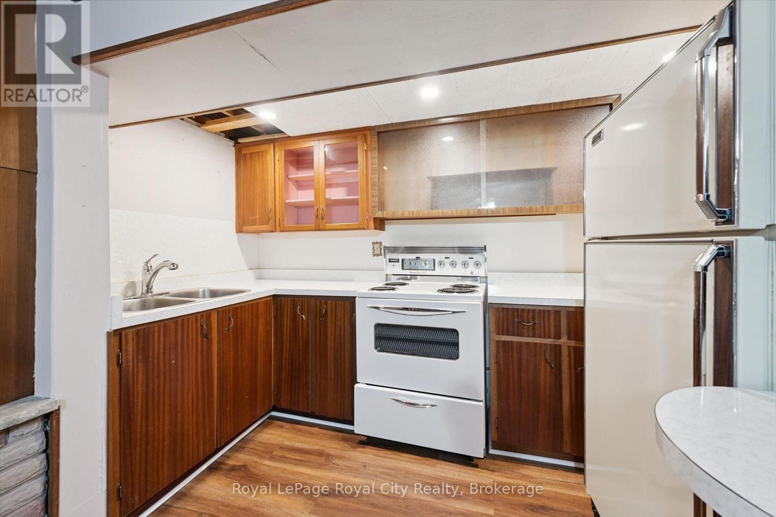 27 PALERMO CRESCENT - 30
