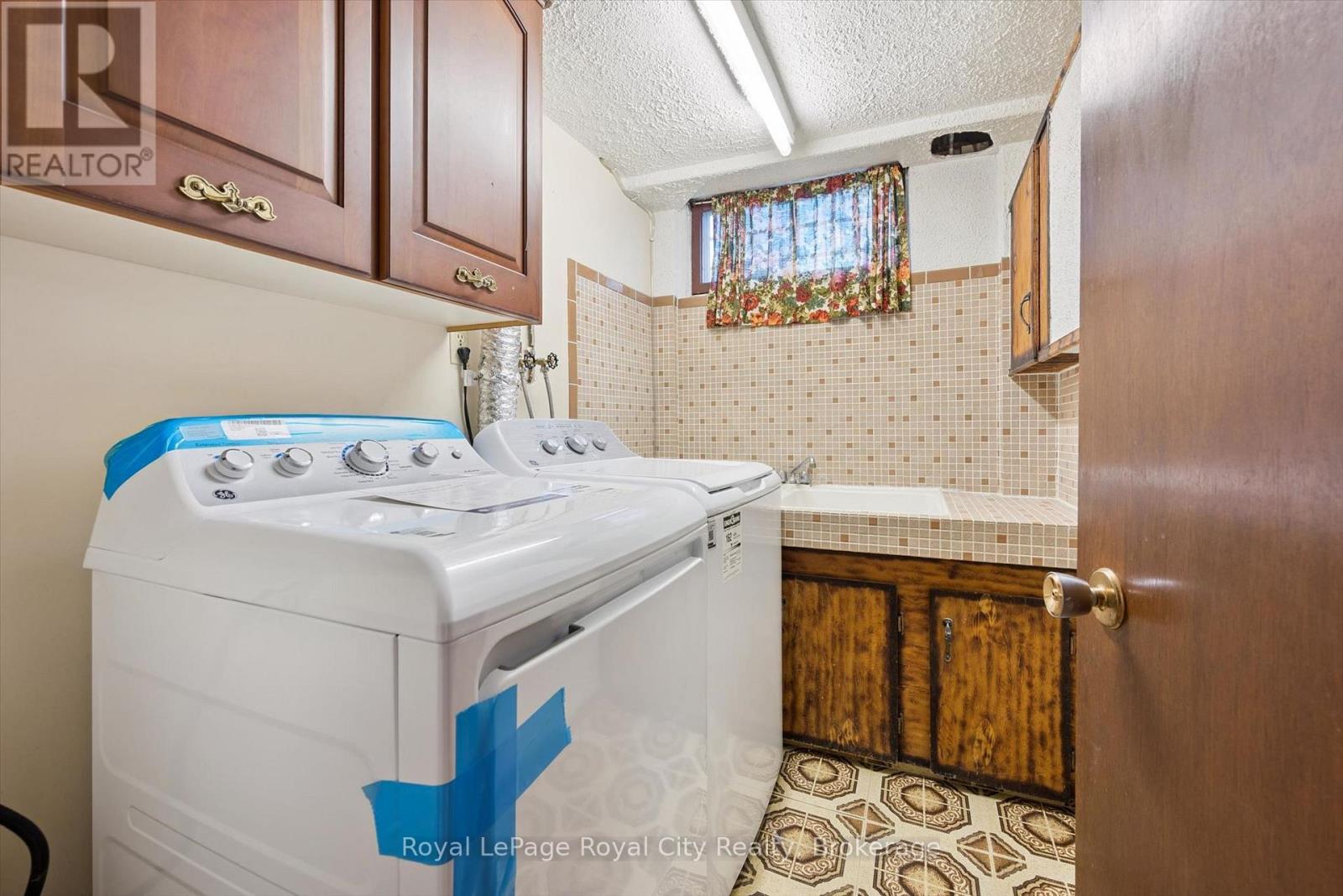 27 PALERMO CRESCENT - Image 35