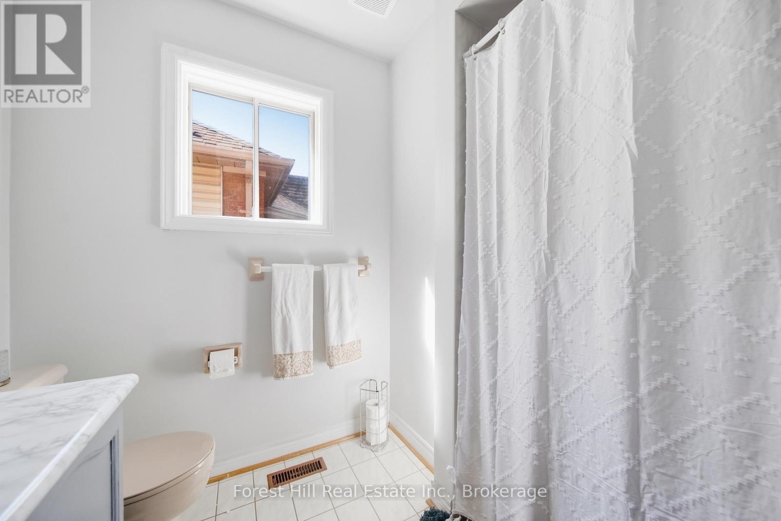 65 HEATHFIELD CRESCENT - 33