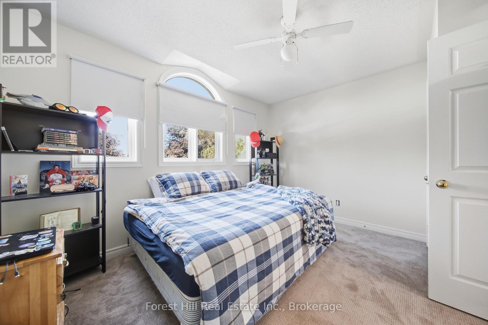 65 HEATHFIELD CRESCENT - 34