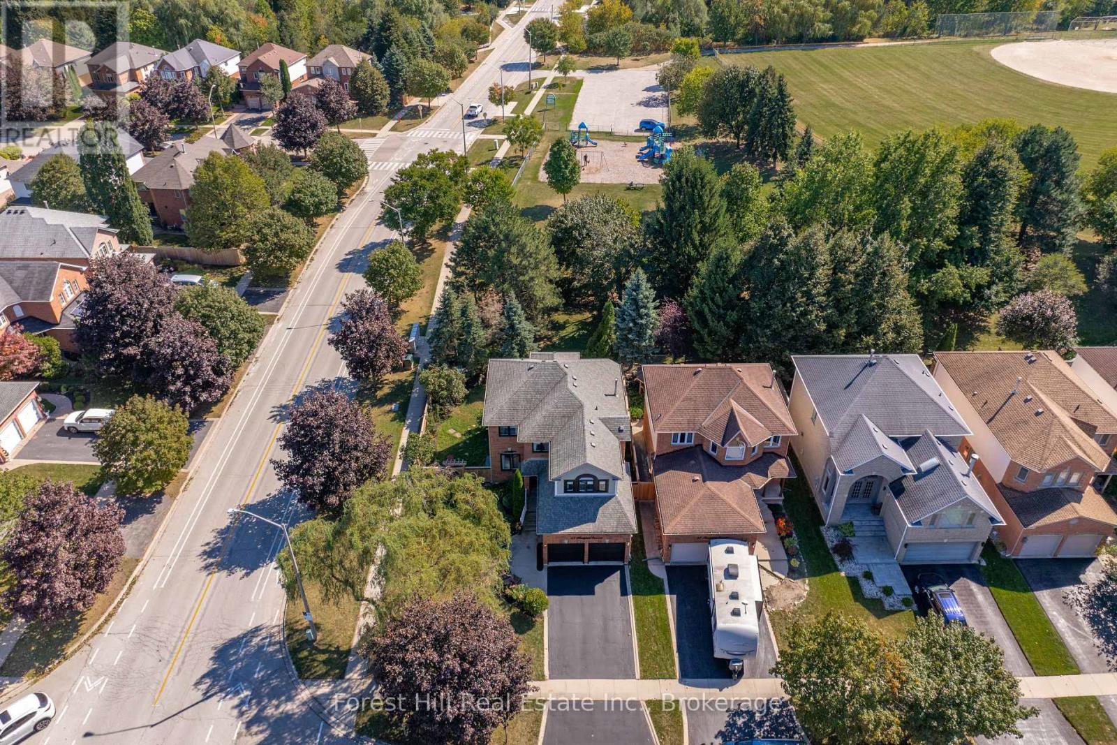 65 HEATHFIELD CRESCENT - 38