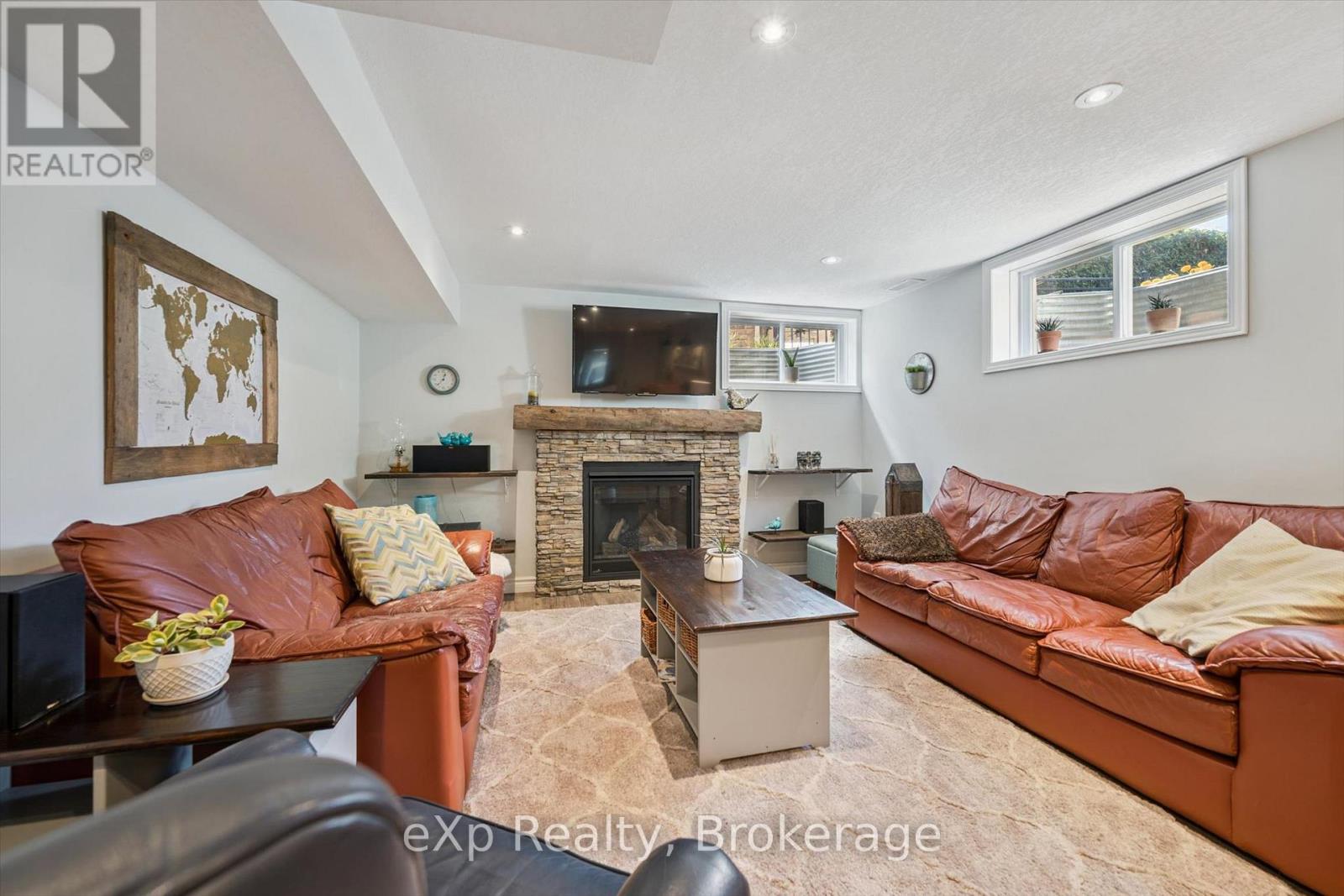 128 KEATING DRIVE - 32