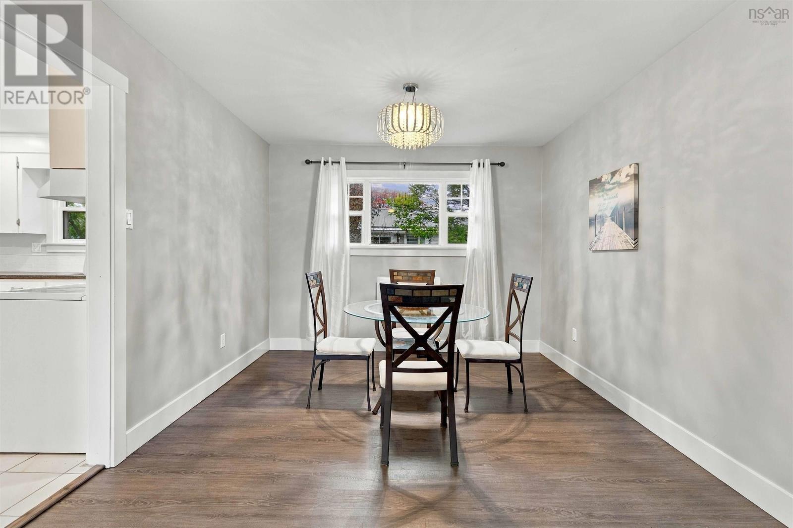 6 Sandra Crt - 12