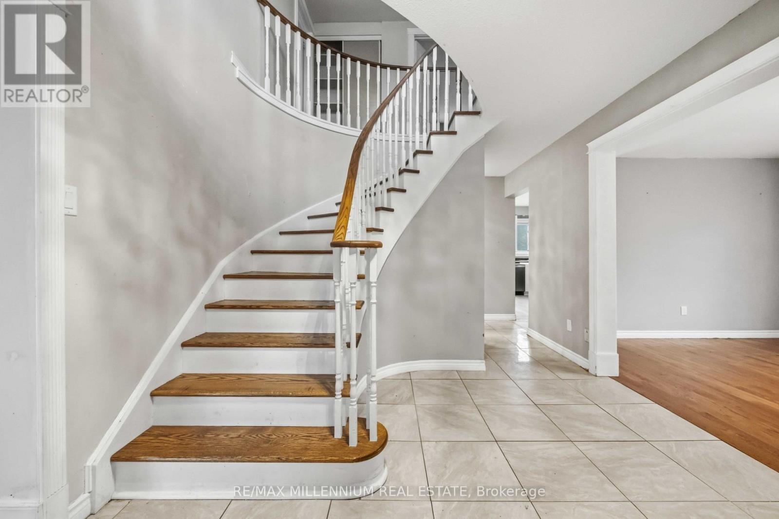113 Glenabbey Drive, Clarington, ON photo 3