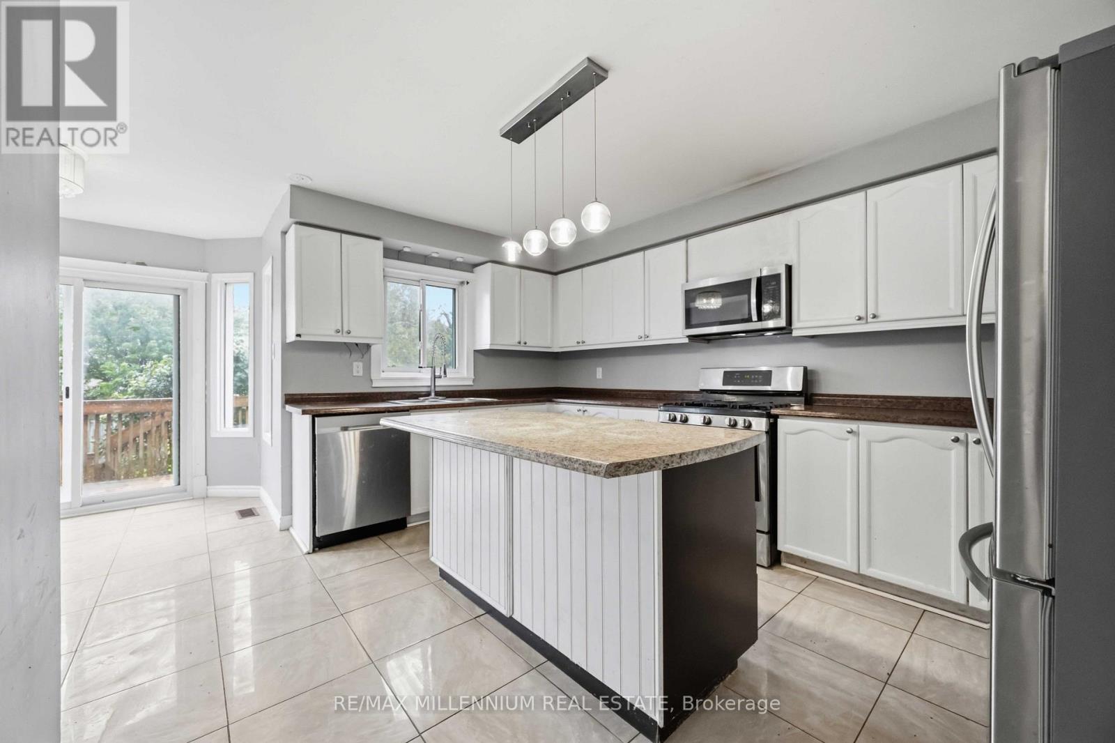 113 Glenabbey Drive, Clarington, ON photo 8