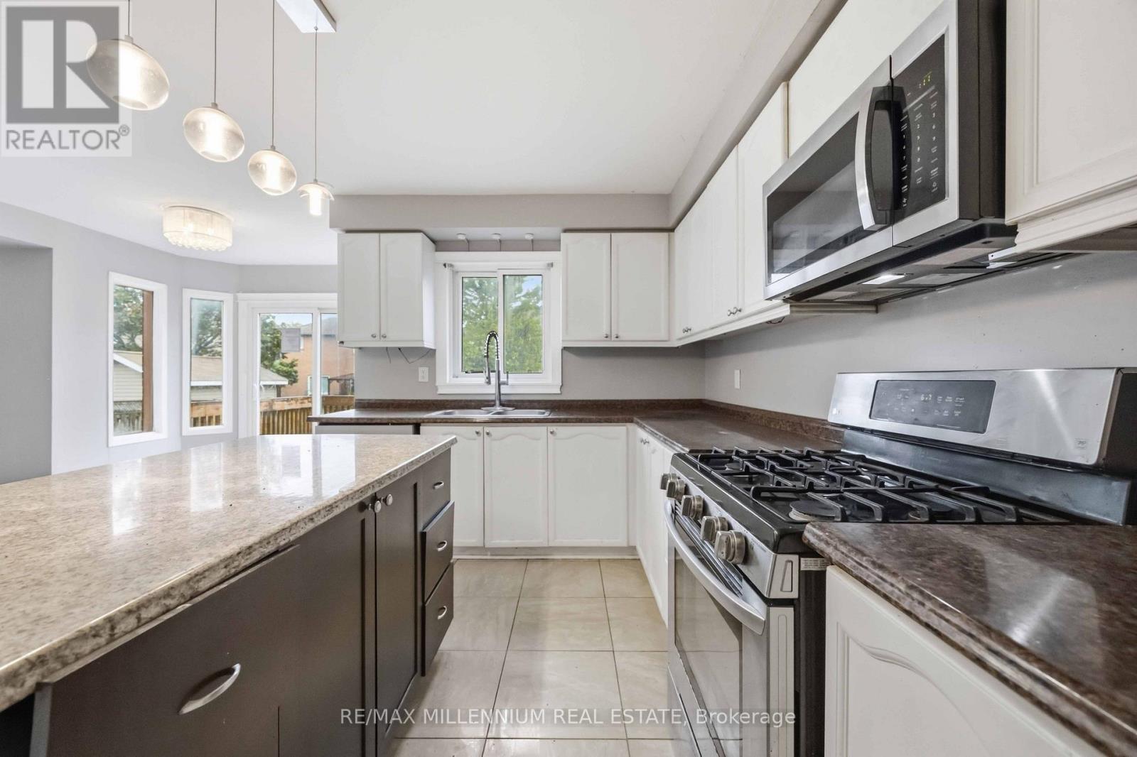 113 Glenabbey Drive, Clarington, ON photo 9