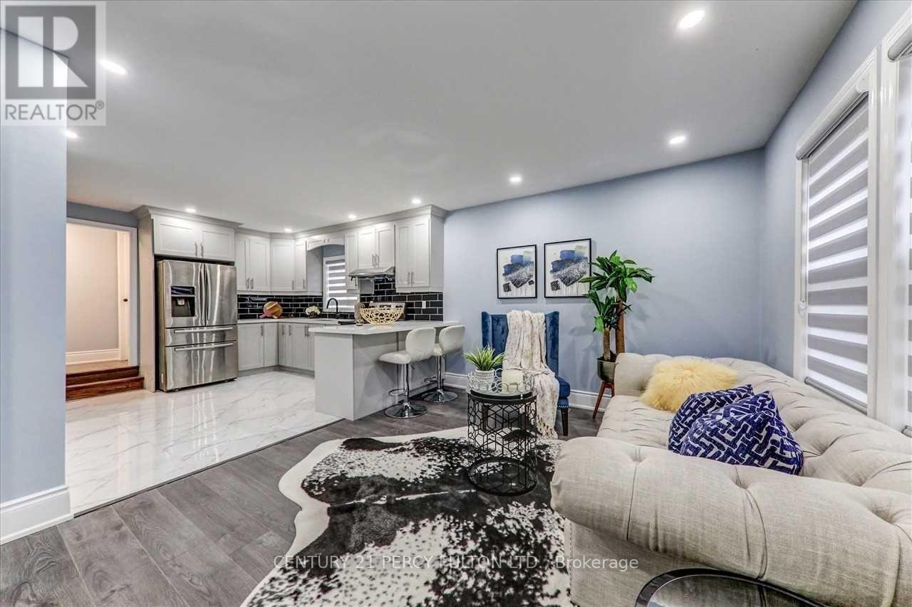 Main- 212 Burk Street, Oshawa, ON photo 4