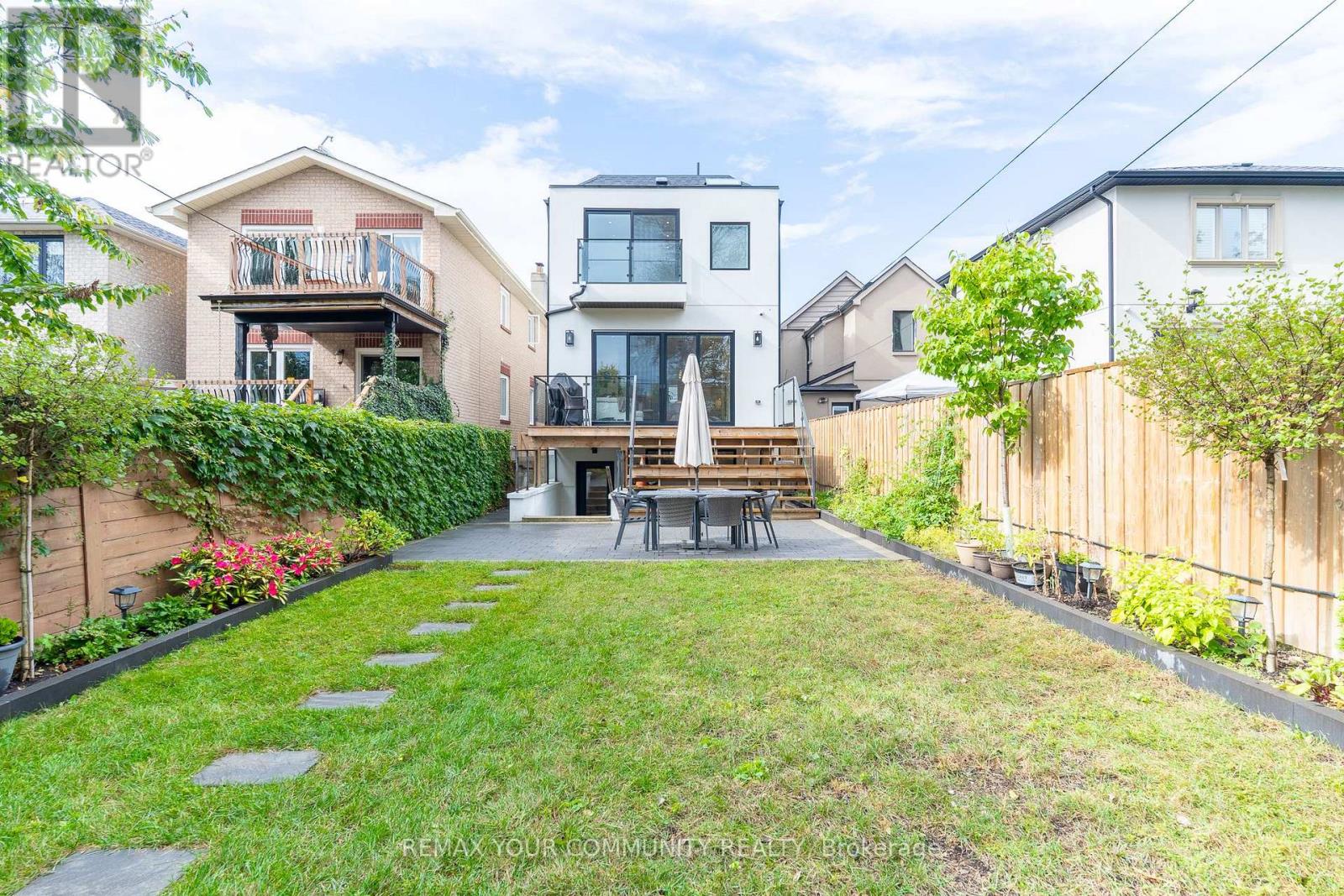 263 Linsmore Crescent, Toronto, ON photo 47
