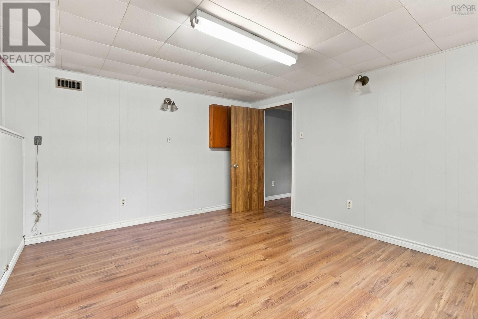 6 Sandra Crt - 38