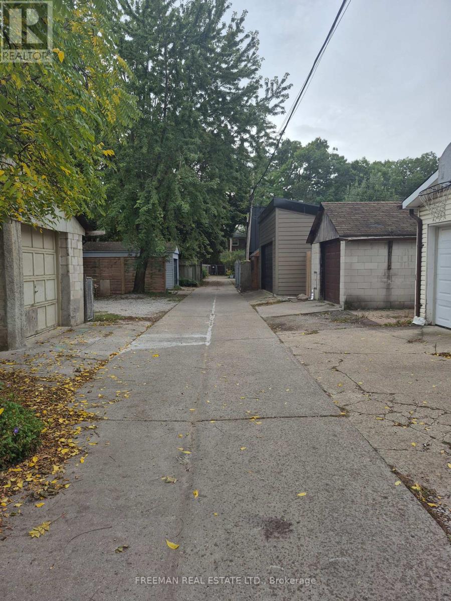 203 Fairview Avenue, Toronto, ON photo 30