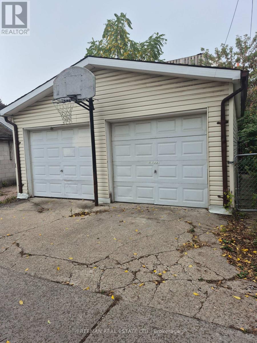 203 Fairview Avenue, Toronto, ON photo 26