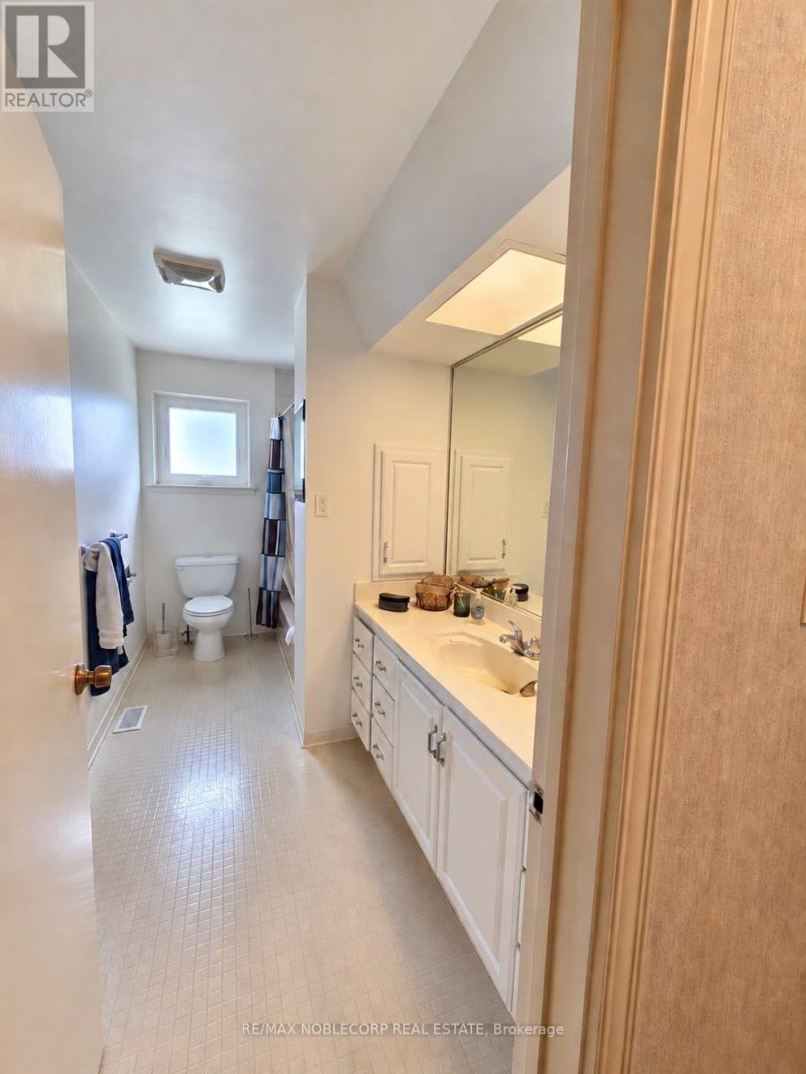 5 Conamore Crescent, Toronto, ON photo 27