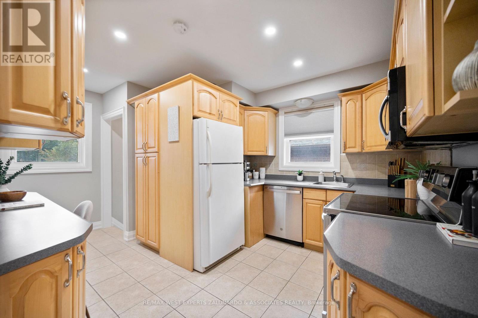 56 ROXALINE STREET - 19