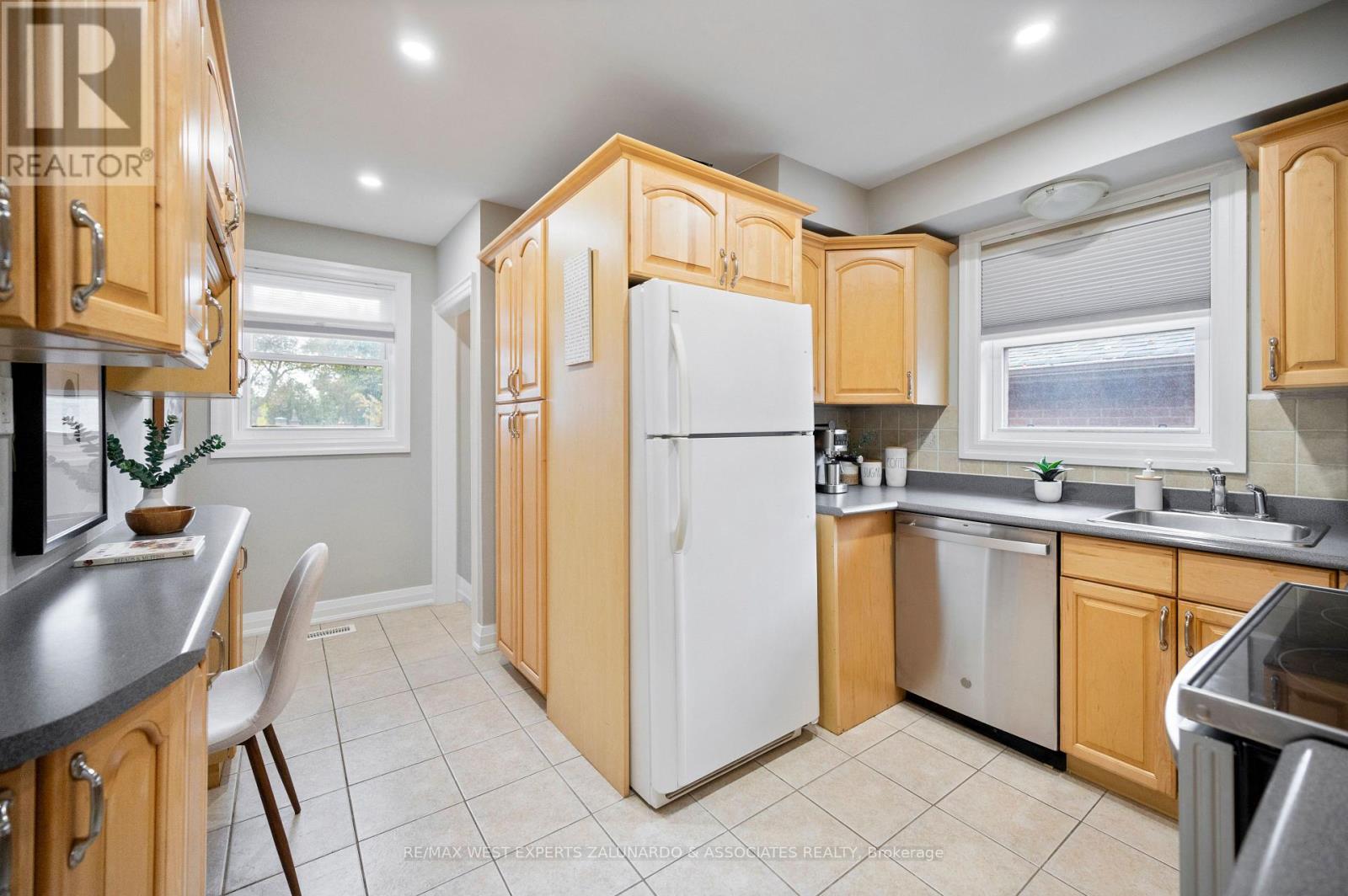 56 ROXALINE STREET - 23