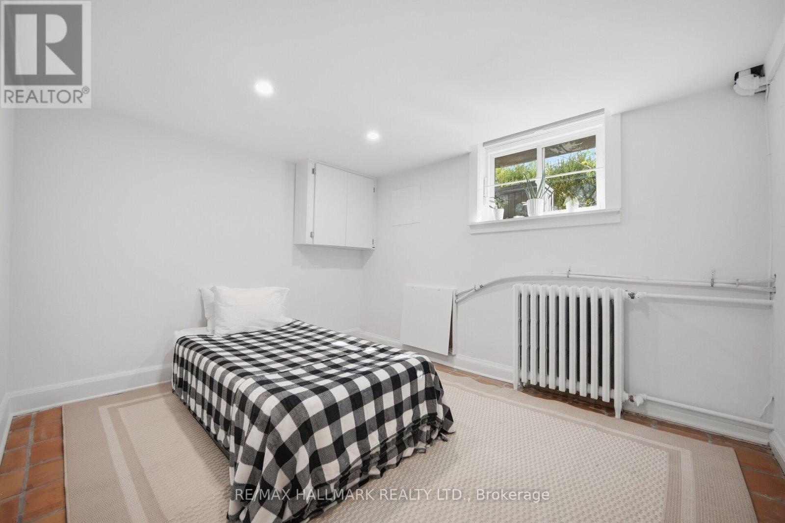22 PRETORIA AVENUE - 43