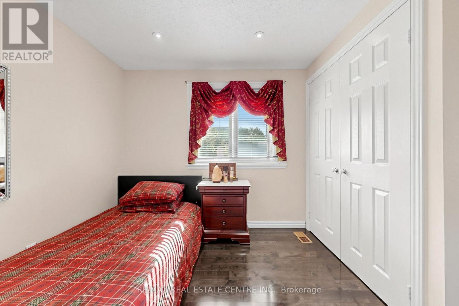 1 HAWKINS COURT - Image 18