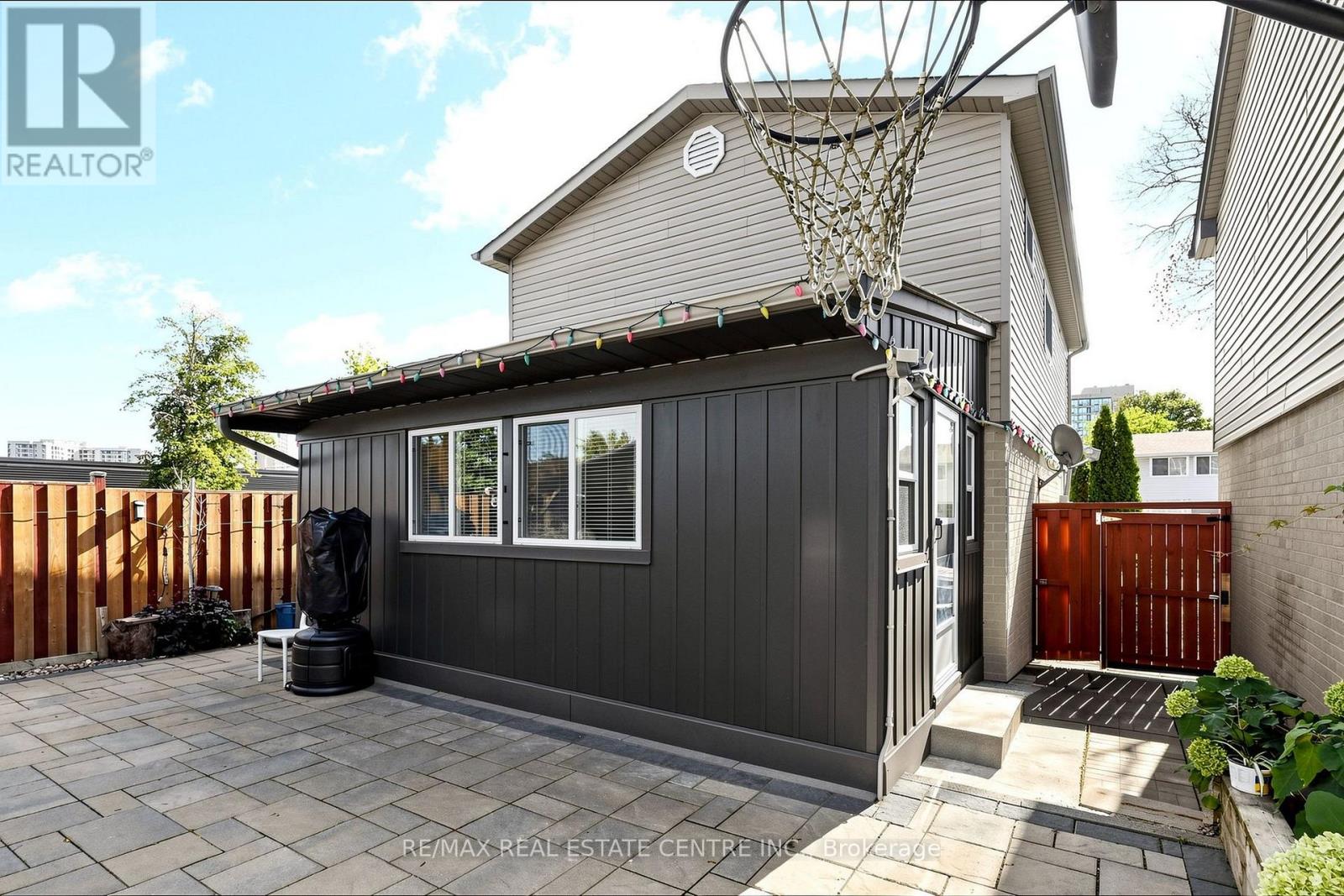 1 HAWKINS COURT - Image 37