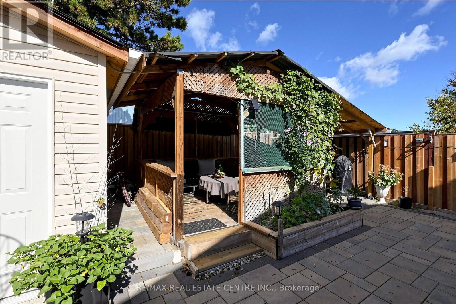 1 HAWKINS COURT - Image 44