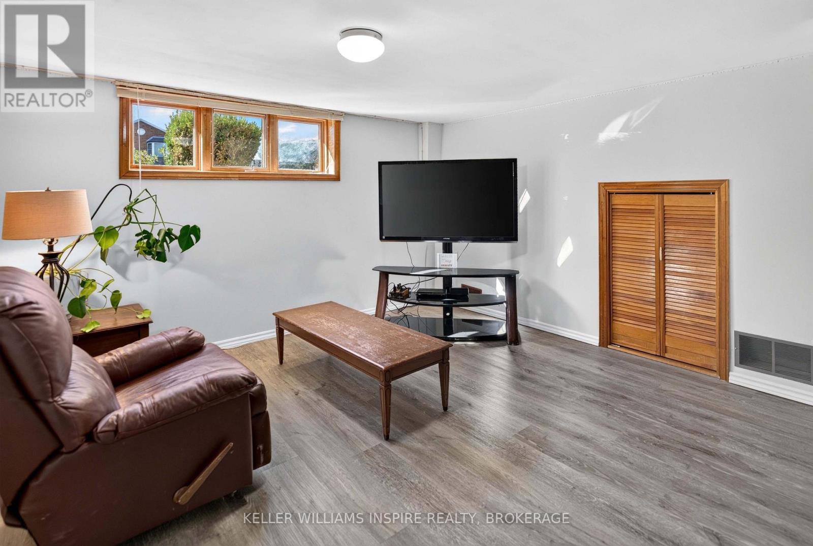 896 MONA DRIVE - 41