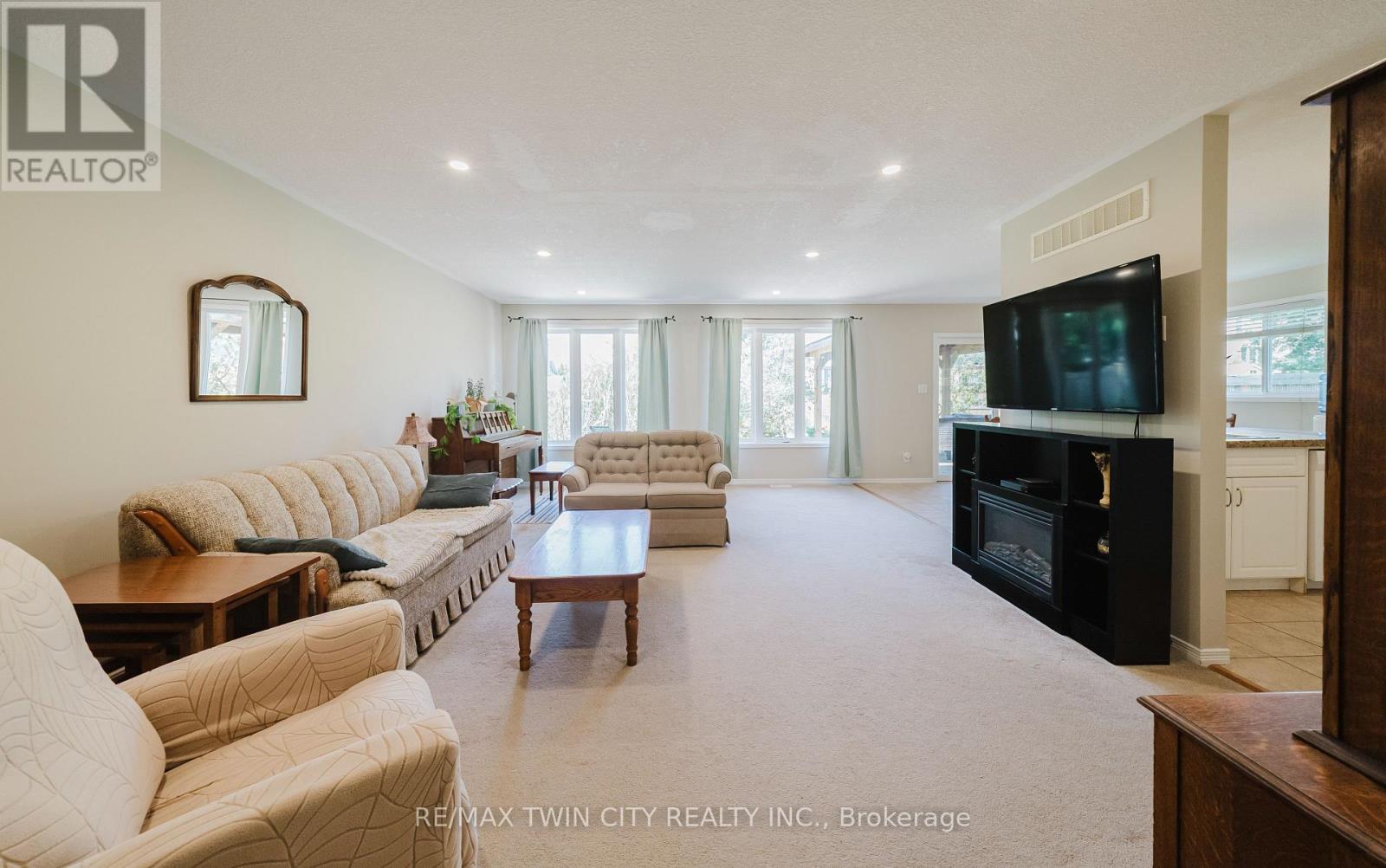 24 Joseph Lichti Lane, Wilmot, ON photo 8