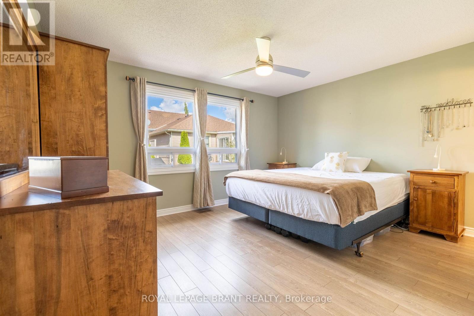 12 HAWKINS CRESCENT - 13