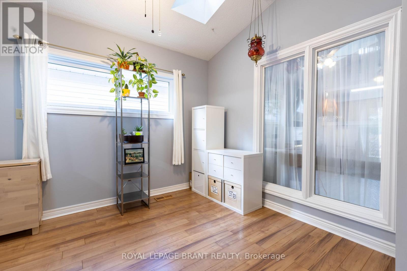 12 HAWKINS CRESCENT - 15