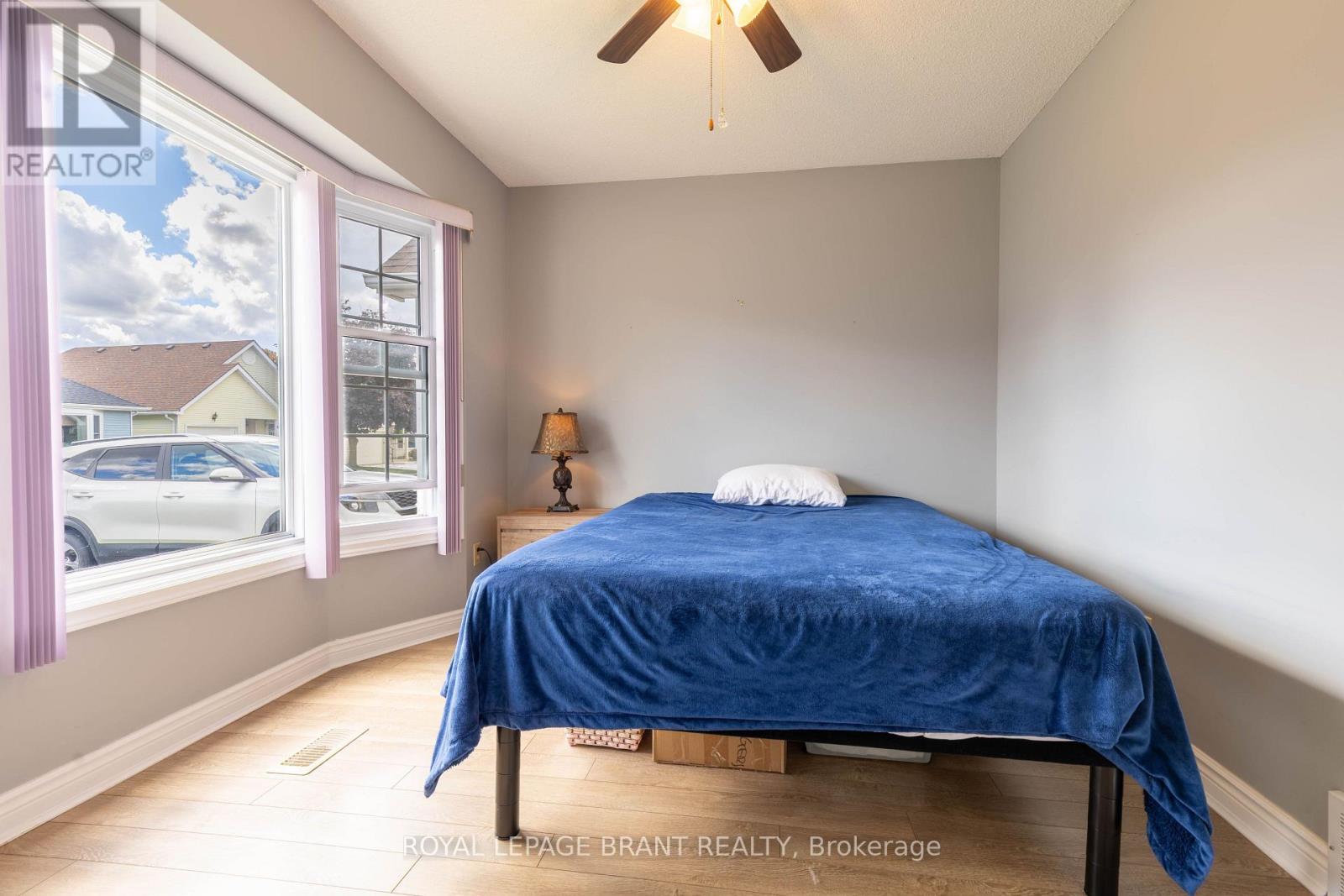 12 HAWKINS CRESCENT - 20
