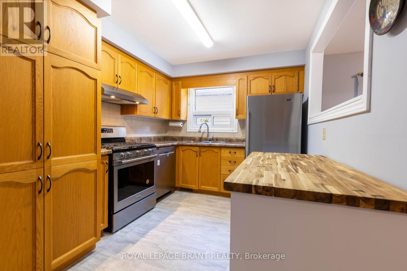 12 HAWKINS CRESCENT - 9