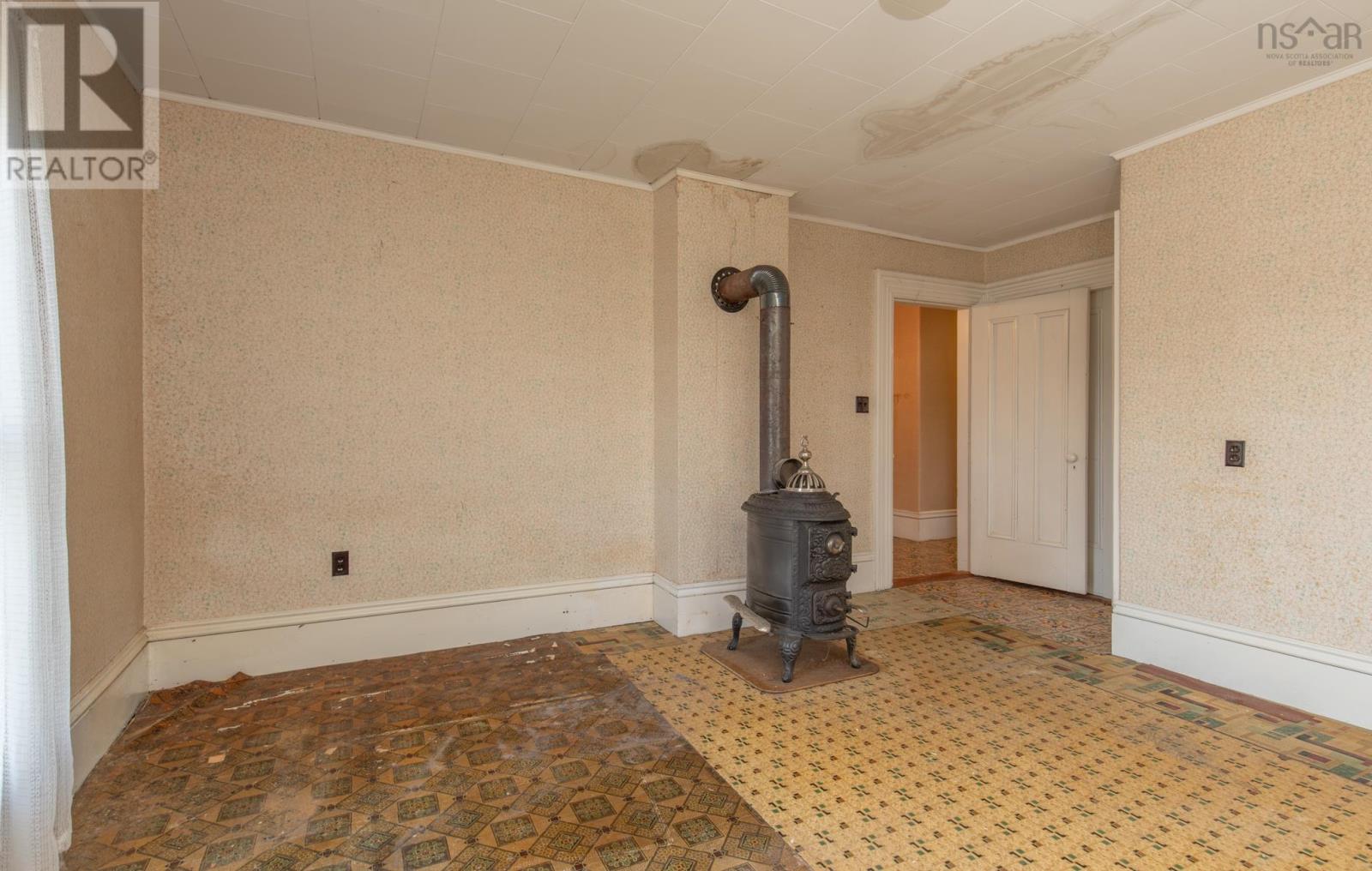 212 Highway 203 - Image 35