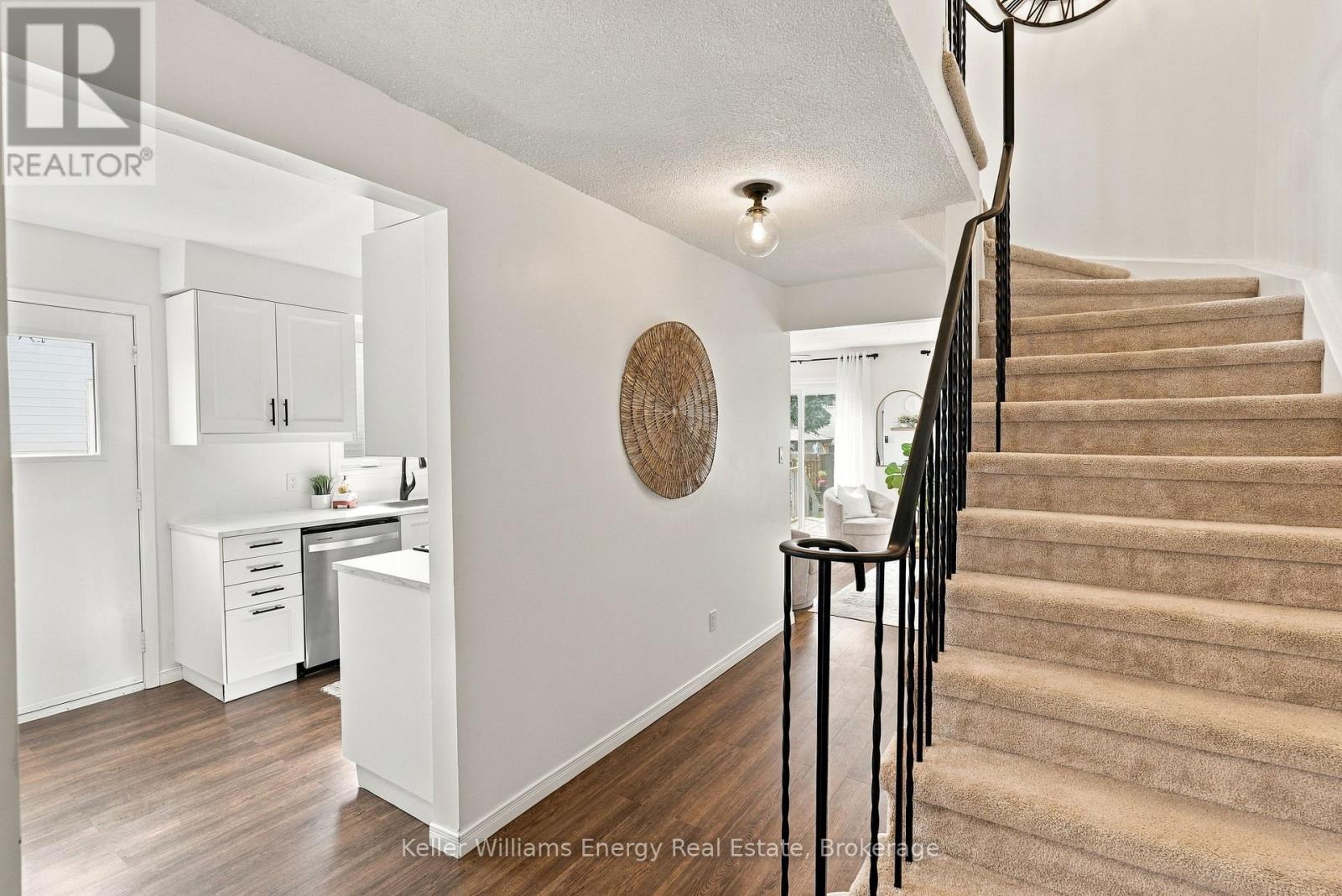 6 Overbank Drive, Oshawa, ON photo 3
