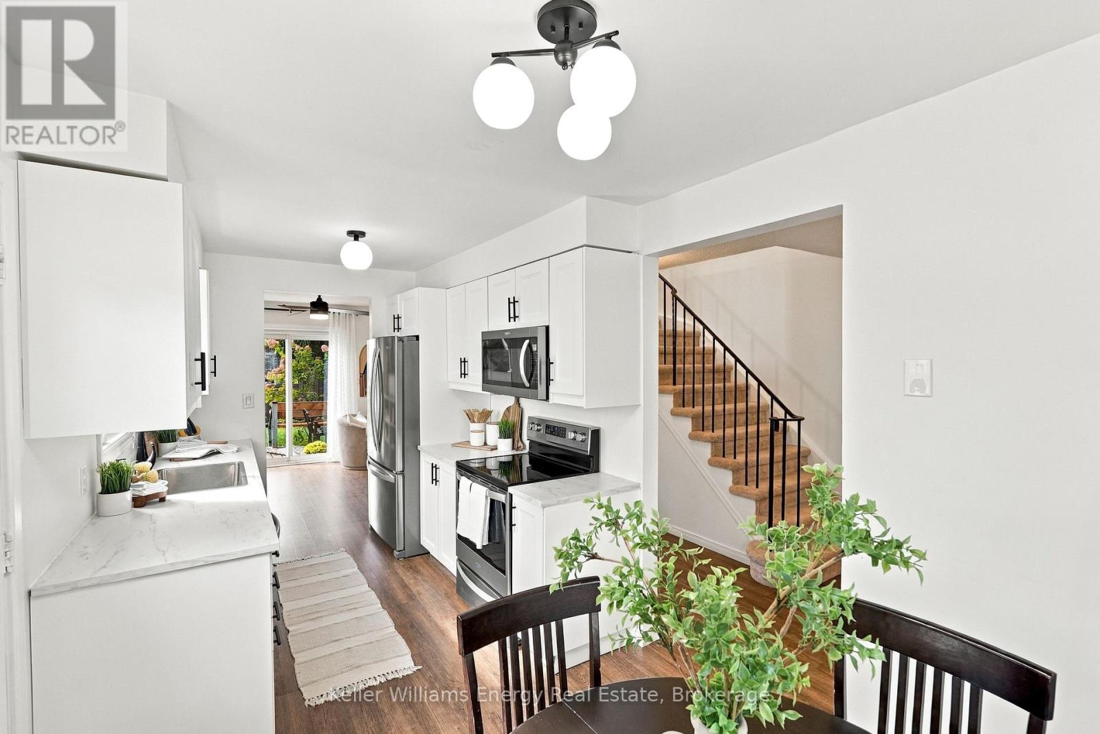 6 Overbank Drive, Oshawa, ON photo 7