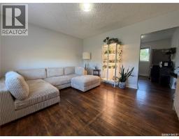Living room - 190 Victoria Avenue, Yorkton, SK S3N1T1 Photo 6