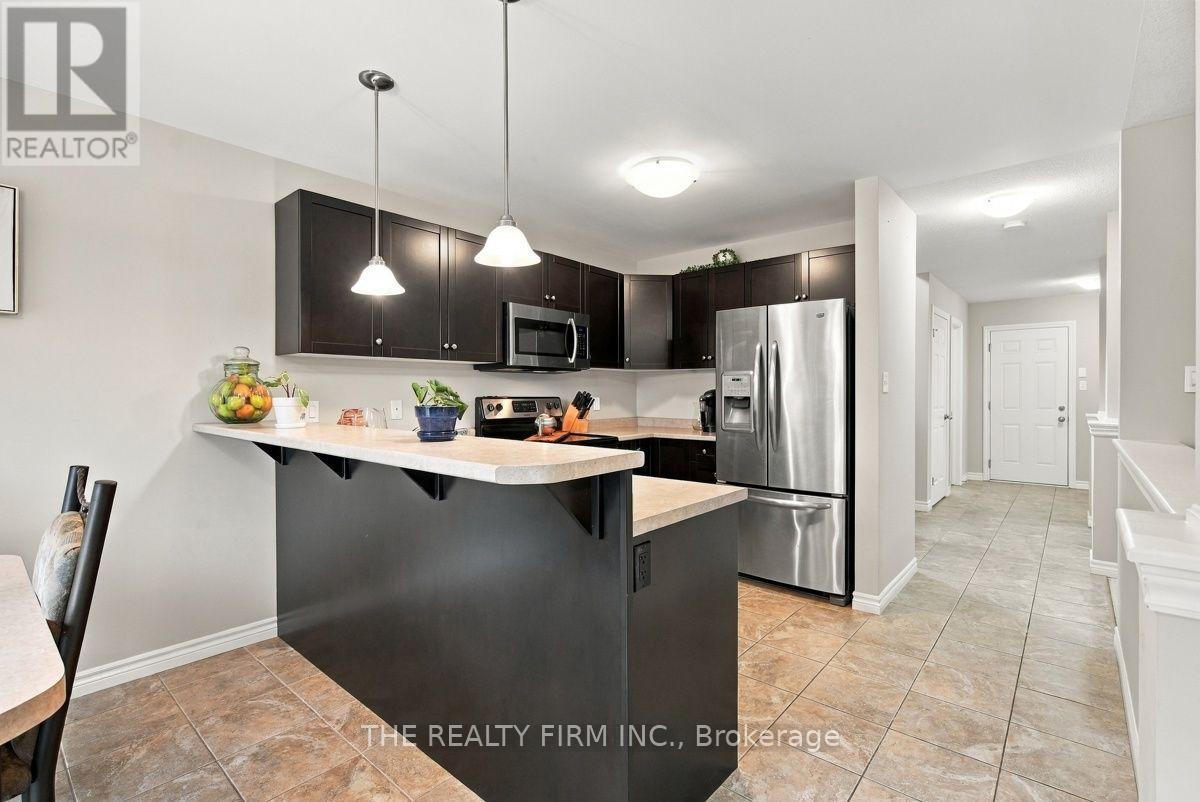 884 REEVES AVENUE - 15