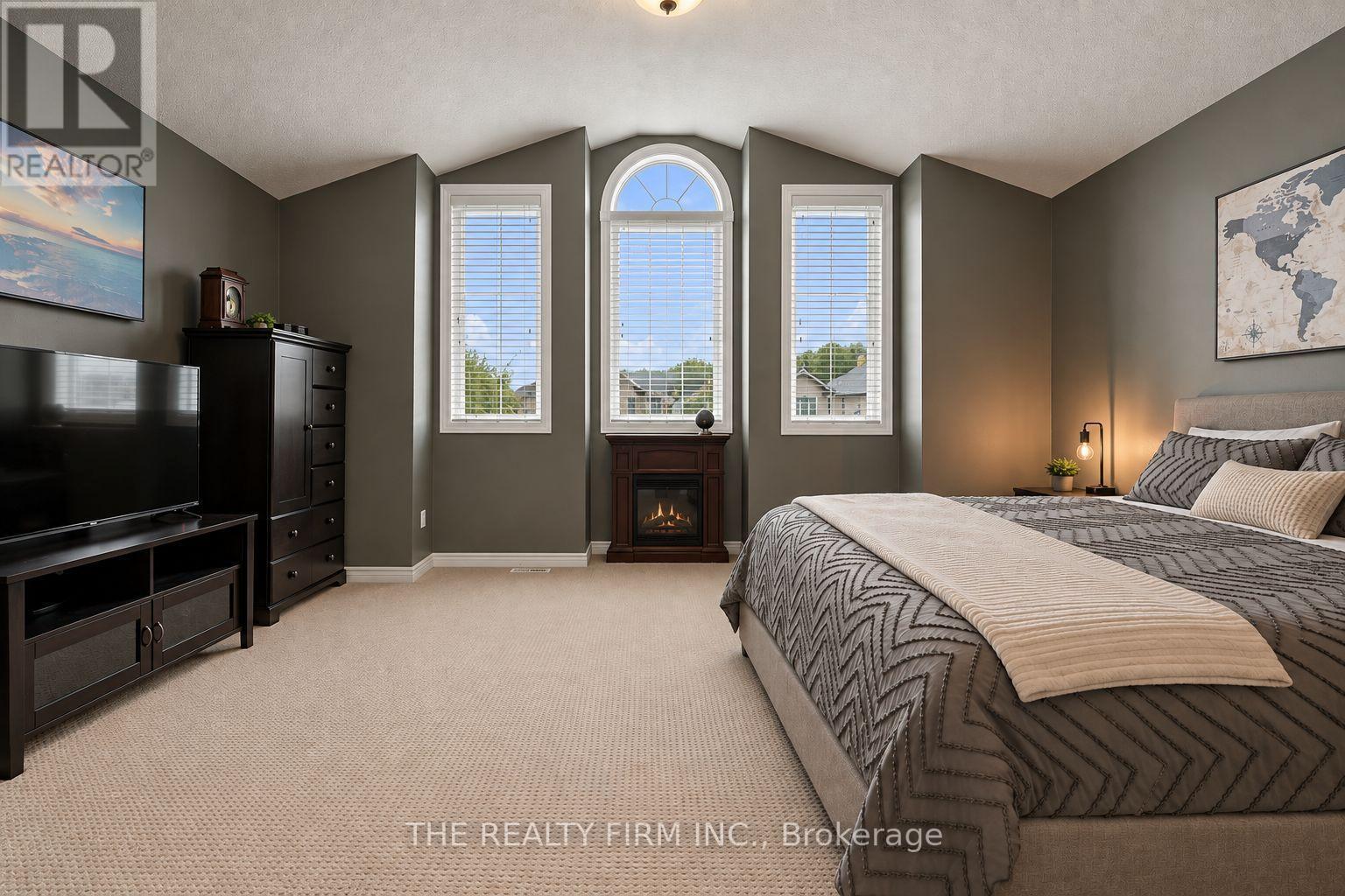 884 REEVES AVENUE - 24