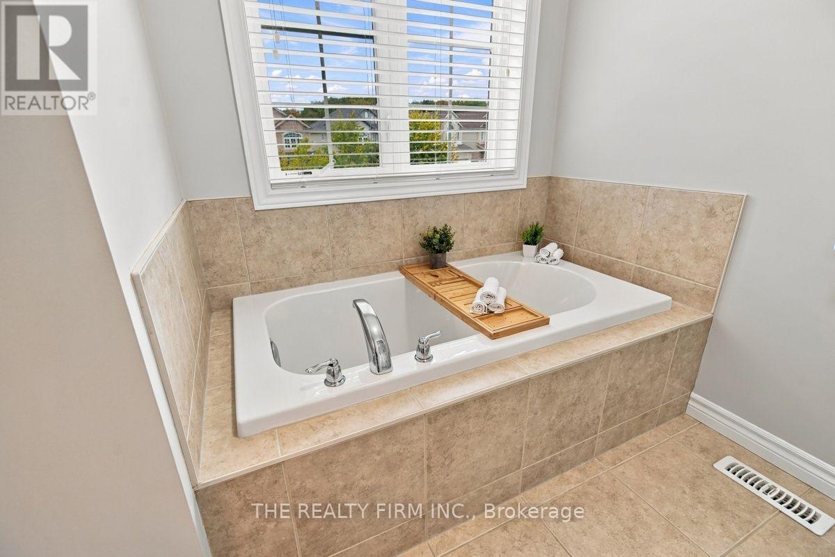 884 REEVES AVENUE - 29