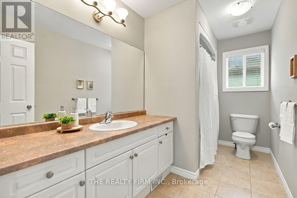 884 REEVES AVENUE - 36