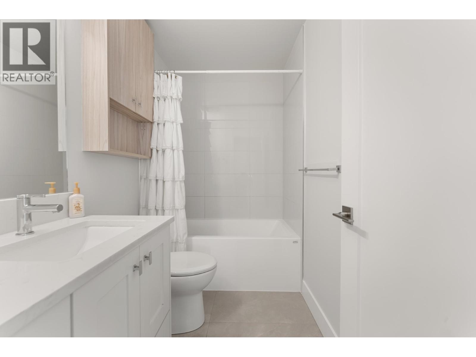 Photo of 34 5377 8A AVENUE 27