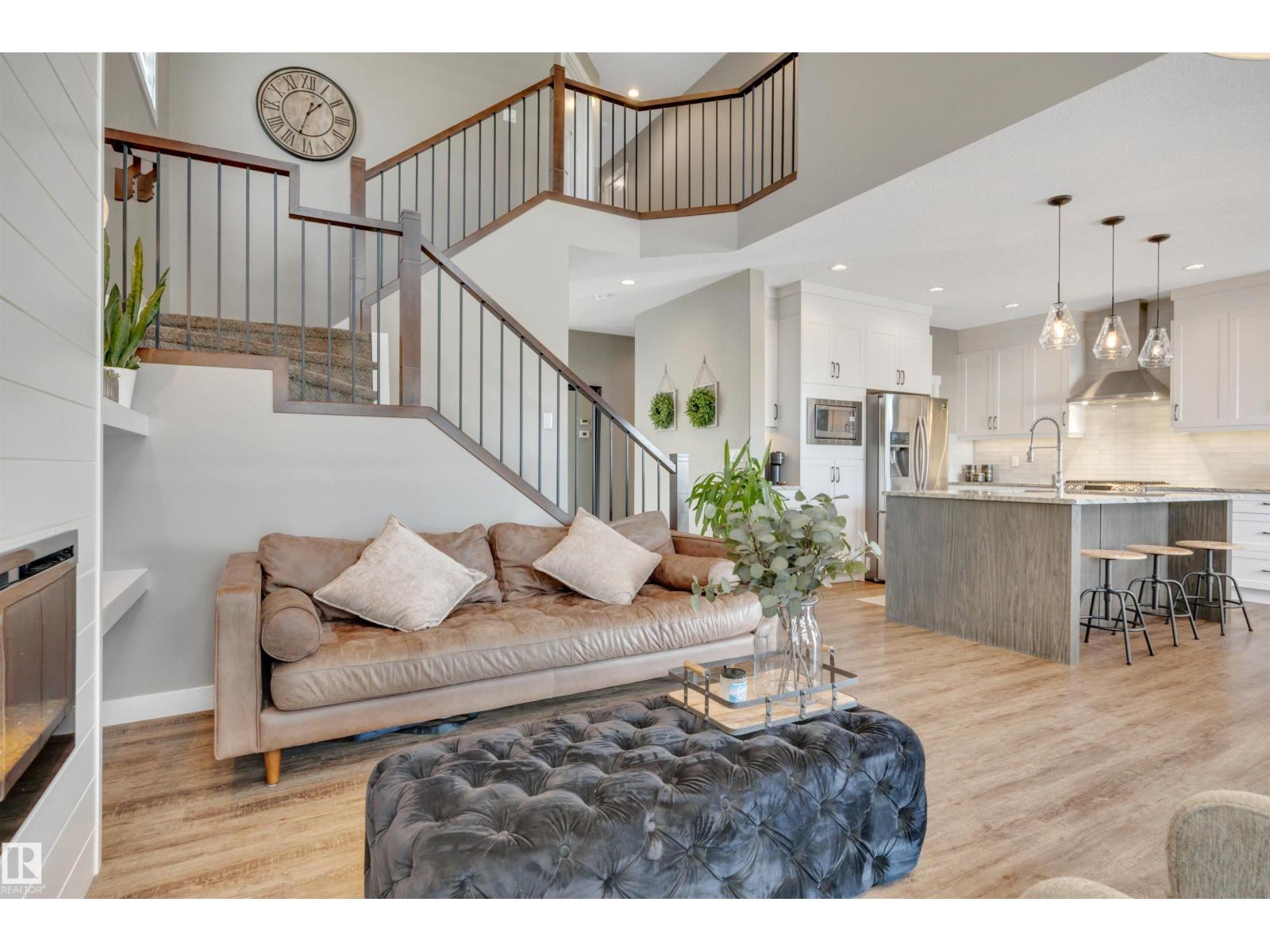 10 MOBERG CL - Image 16