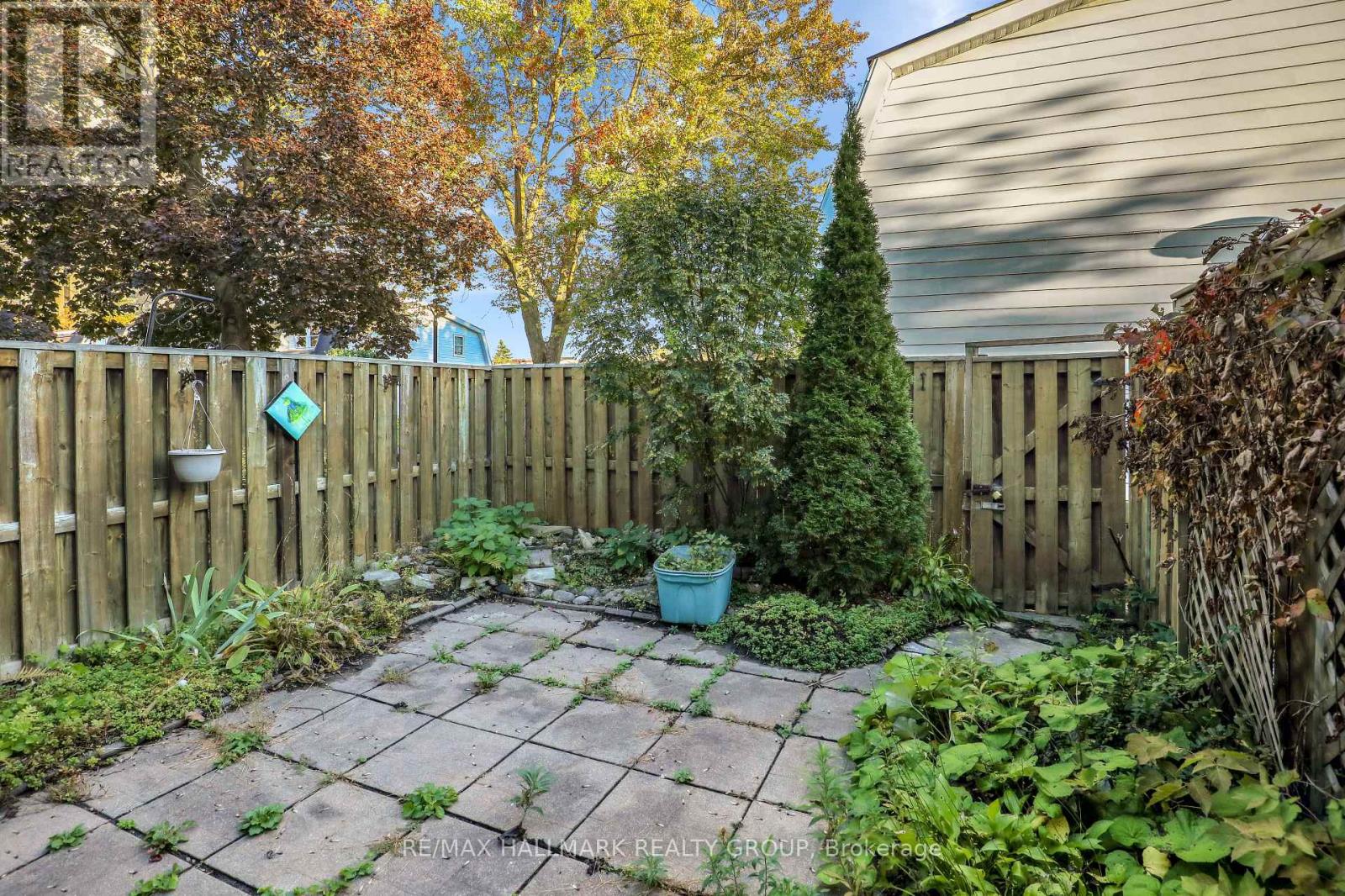 924 DYNES ROAD - 15