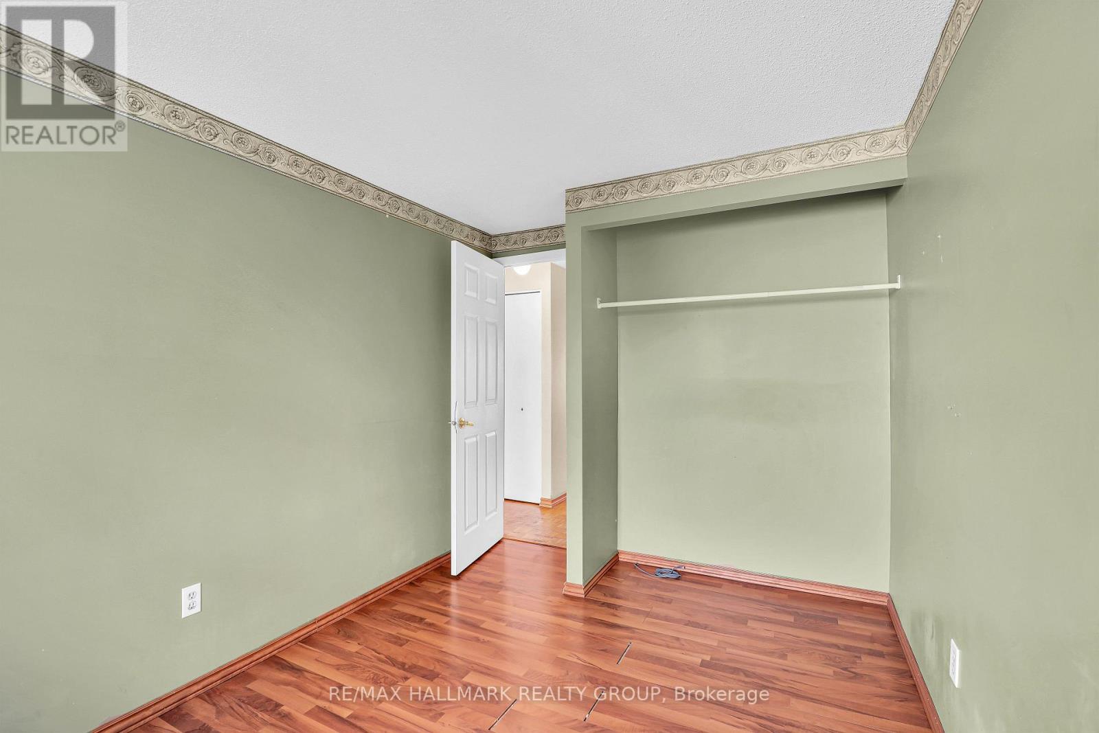 924 DYNES ROAD - 8