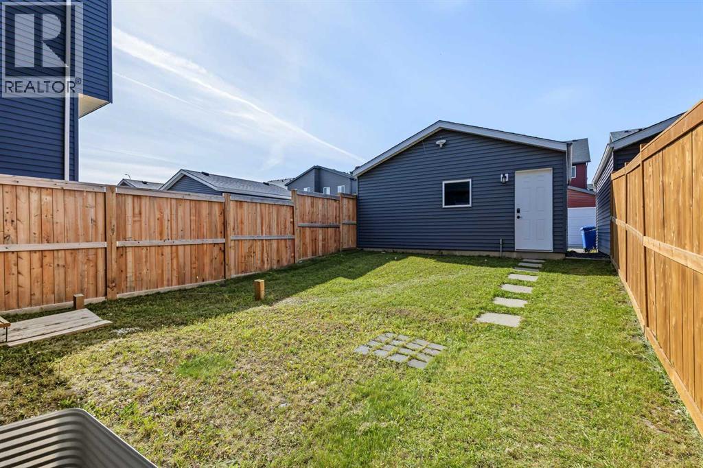 16 Howse Crescent NE - 27