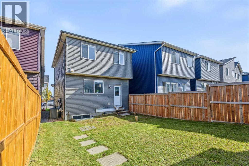 16 Howse Crescent NE - 28