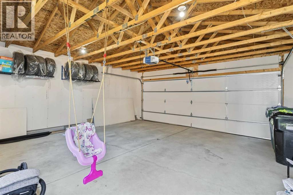 16 Howse Crescent NE - 30
