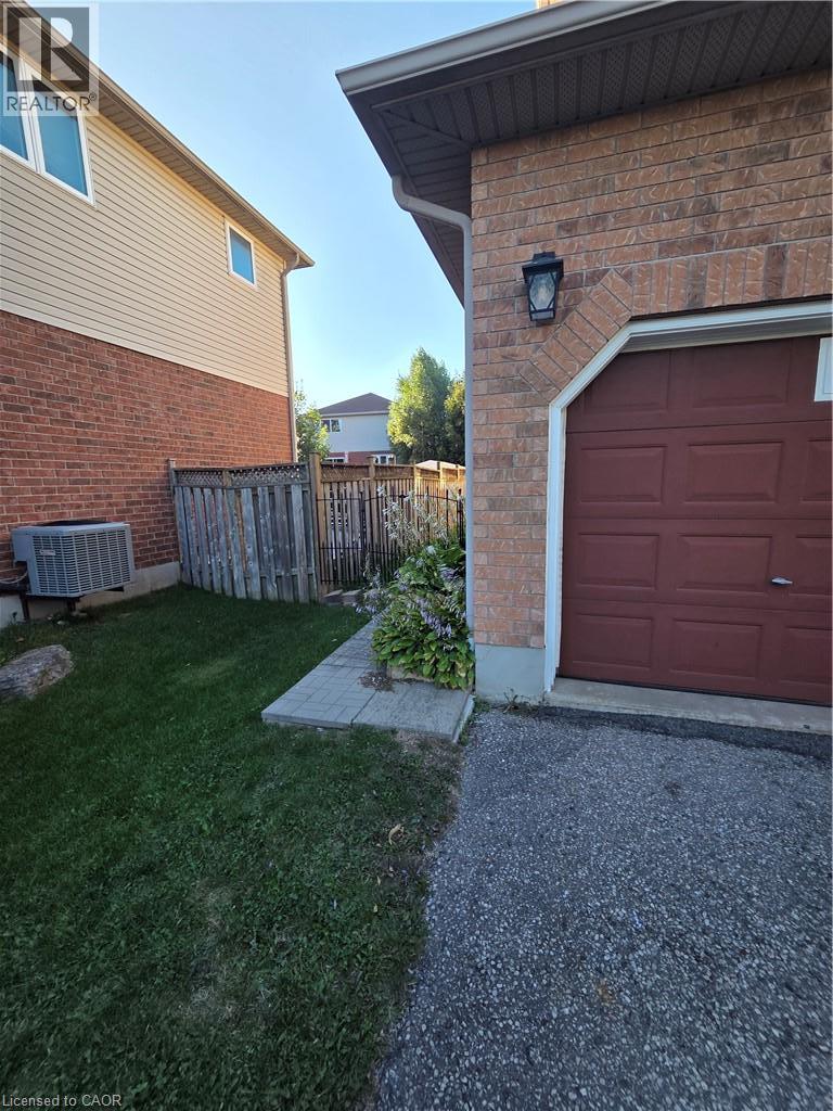 264 HOLBEACH Court Unit# LOWER — photo 2