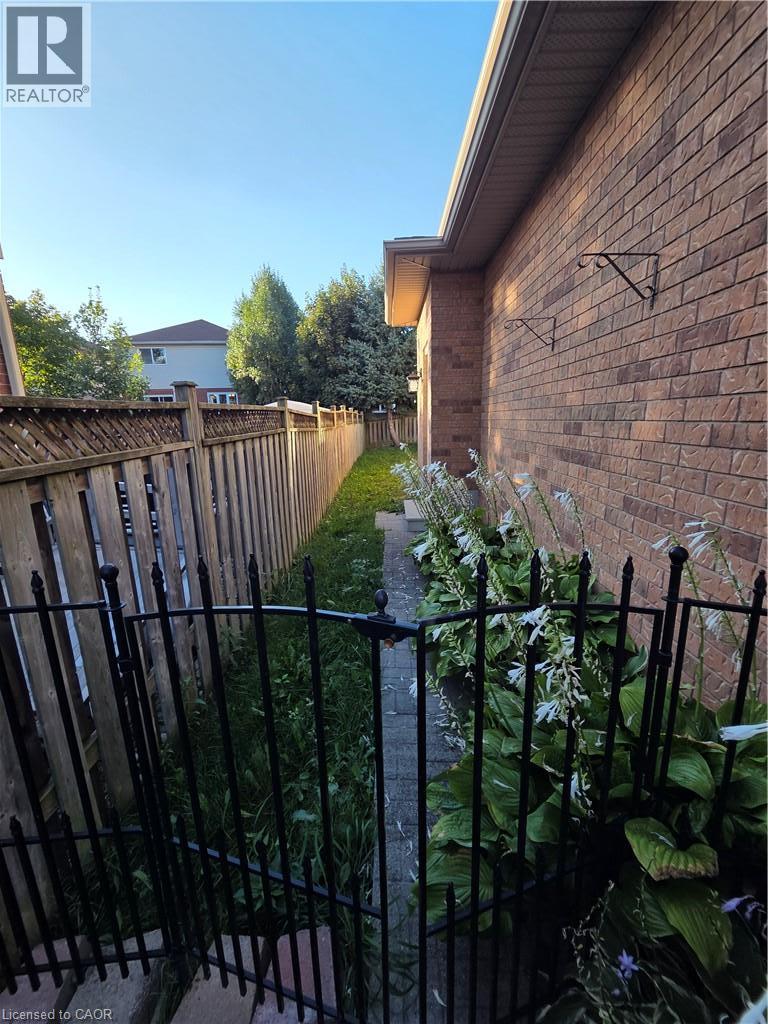 264 HOLBEACH Court Unit# LOWER — photo 3