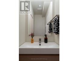 15 Crocker Avenue, Toronto, ON M6J1K7 Photo 13