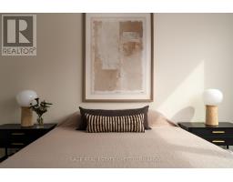 15 Crocker Avenue, Toronto, ON M6J1K7 Photo 17