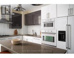 15 Crocker Avenue, Toronto, ON M6J1K7 Photo 8