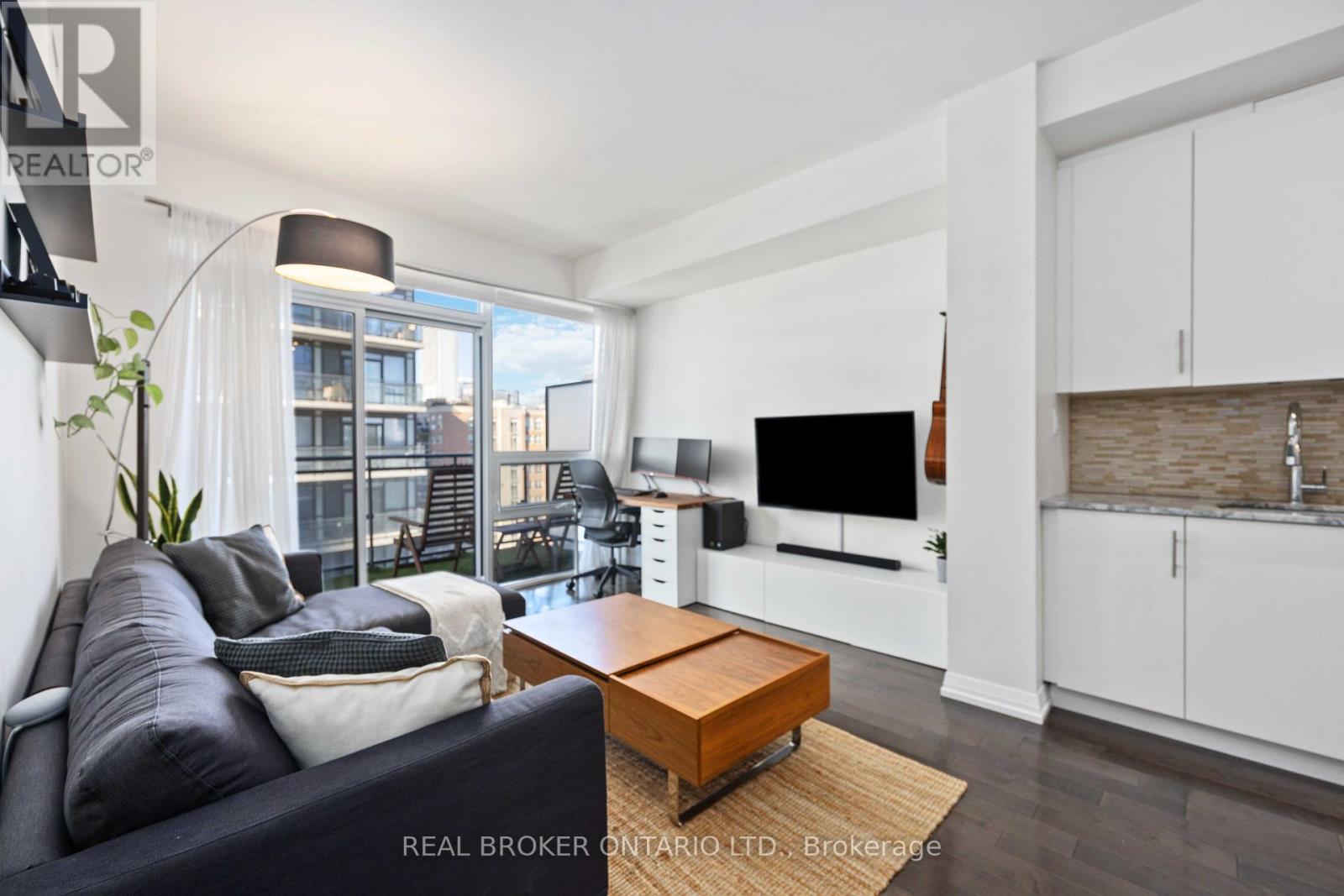 #1518 460 ADELAIDE STREET E - 3