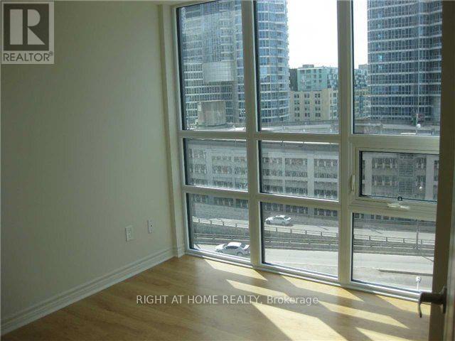 #1208 25 LOWER SIMCOE STREET - 12